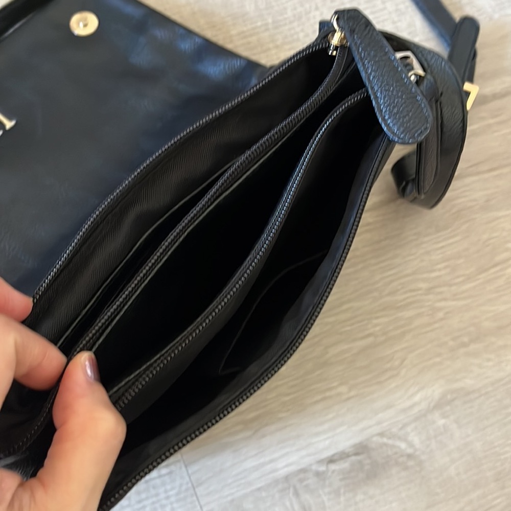 Leather crossbody bag with Initial H - Picture 5 of 10